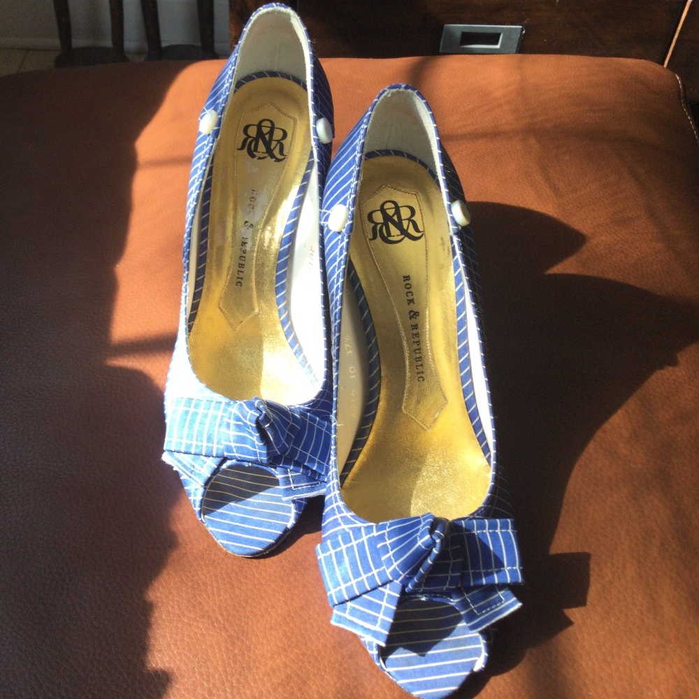 Rock & Republic Wedge Pumps